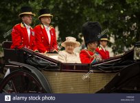 queen-elizabeth-ii-in-an-open-carriage-2-FWKG42.jpg