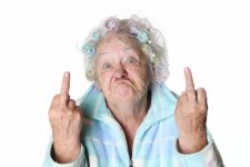 aeltere-frau-stinkefinger-getty_images_ng_image_full.jpg