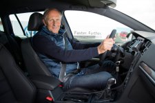 Volkswagen-Golf-R-Variant-und-Hans-Joachim-Stucka-97974.jpg Volkswagen-Golf-R-Variant-und-Hans-Joachim-Stucka-97974.jpg